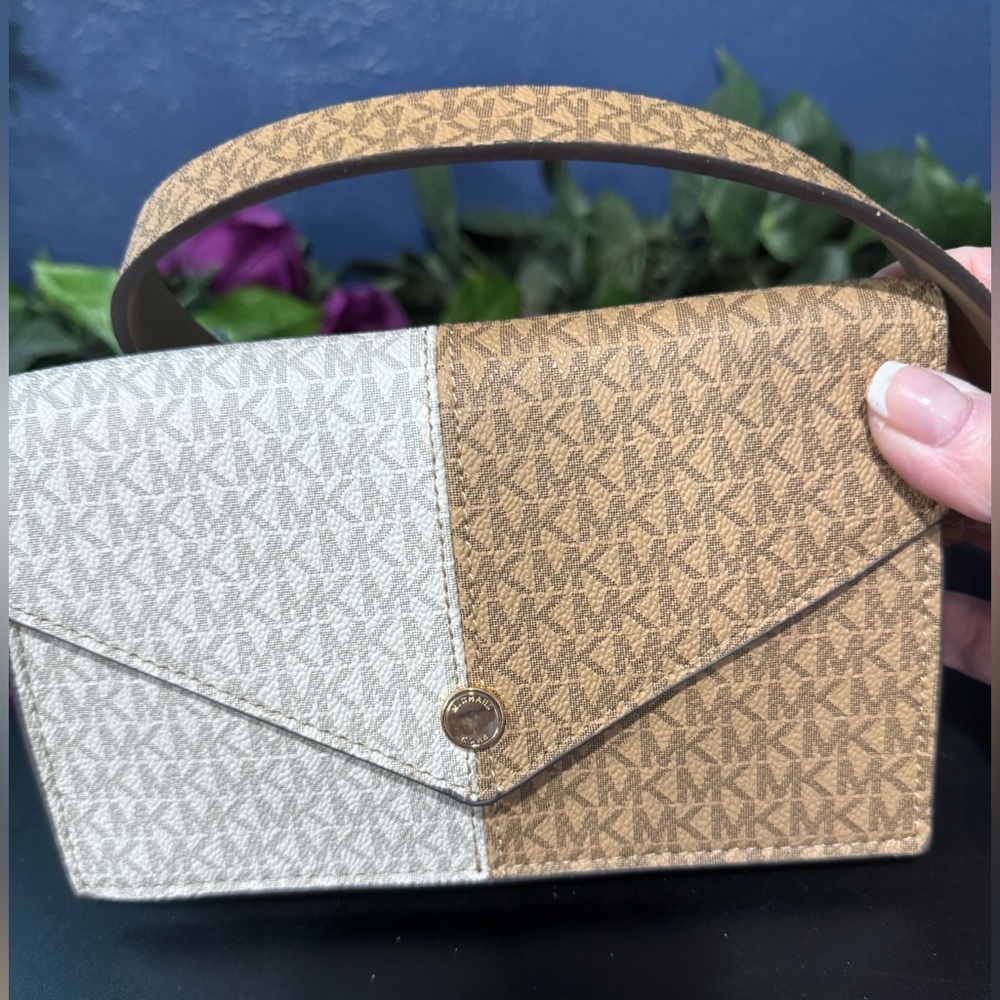 NWT Michael Kors Women’s Jet Set Envelope Belt Bag Vanilla